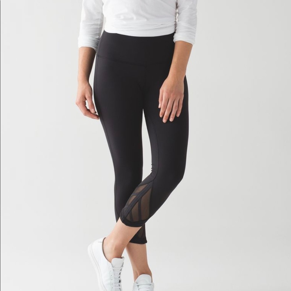 Lululemon Essential Rhythm Crop